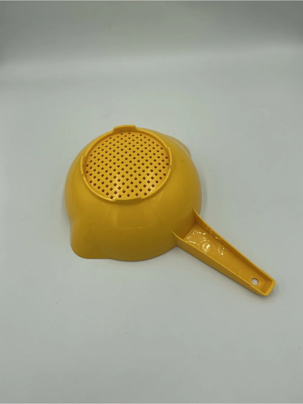 Vintage Tupperware Yellow 1 quart Kitchen Colander Strainer W/Handle 1200